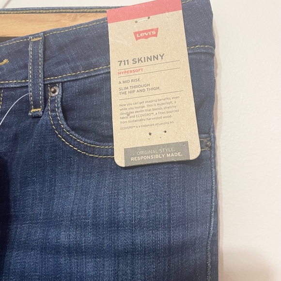 Levi’s 711 Skinny Jeans - Picture 4 of 9